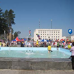 People in Slavutych outside the City Hall on Slavutych Day