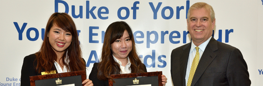 L-R: Supawadee Pongwisaitat (Jing) and Awika Lertcharoensuk (Beam)receive their award from the Duke of York