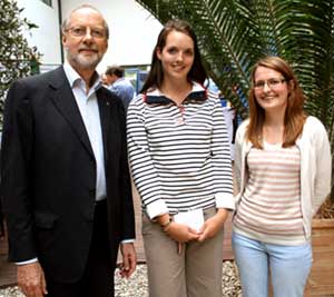 PhD Winners Alex Parker (1st year) and Emma Sakamoto Ferranti (3rd year) with Prof Graham Harris