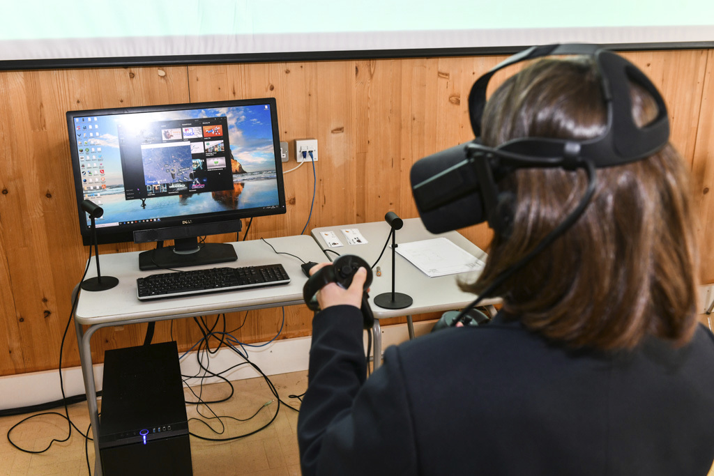 Minecraft on a VR headset