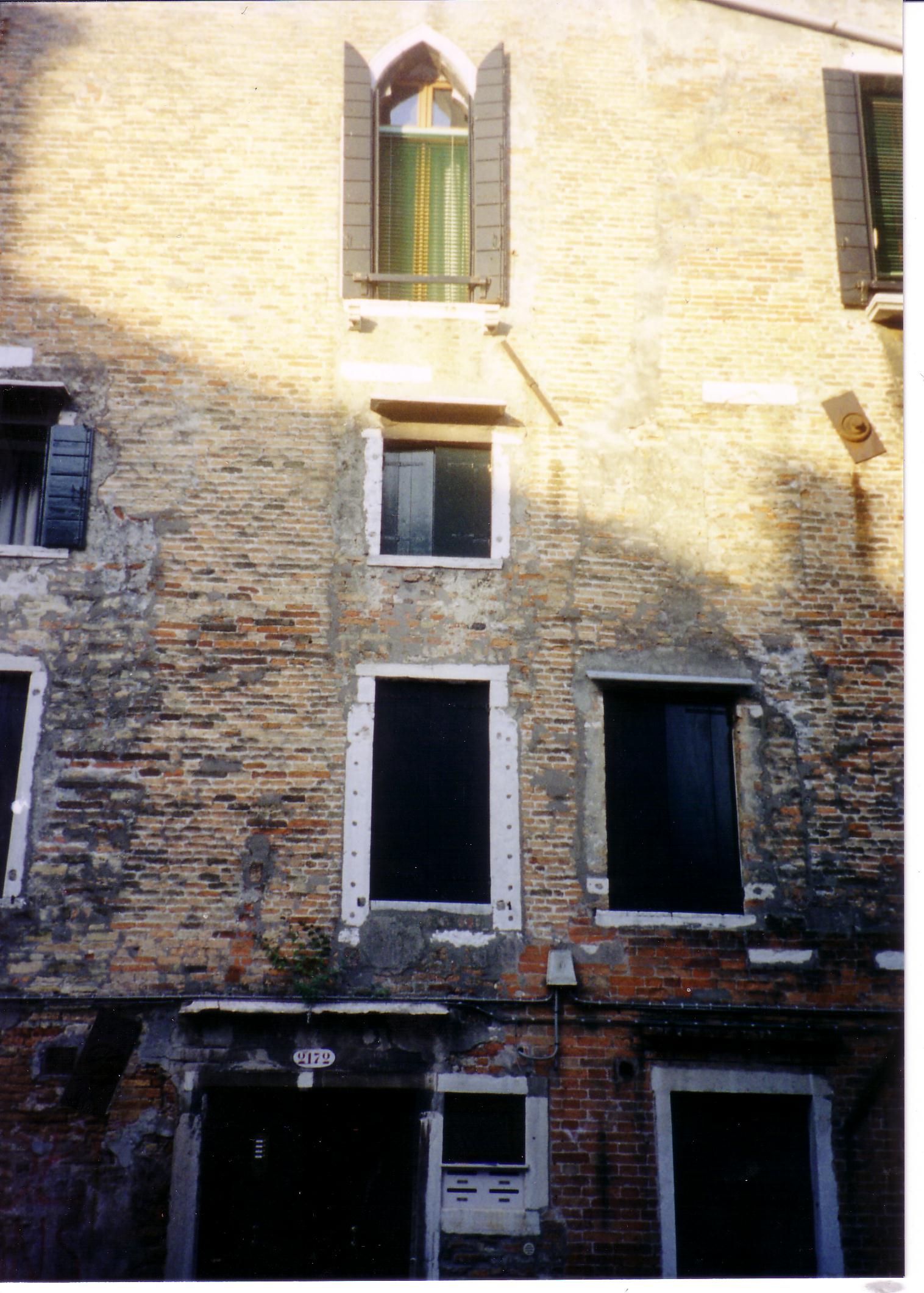 Casa Zane. Window, upper story (S. Croce 2172) Campo S. Maria Mater Domini