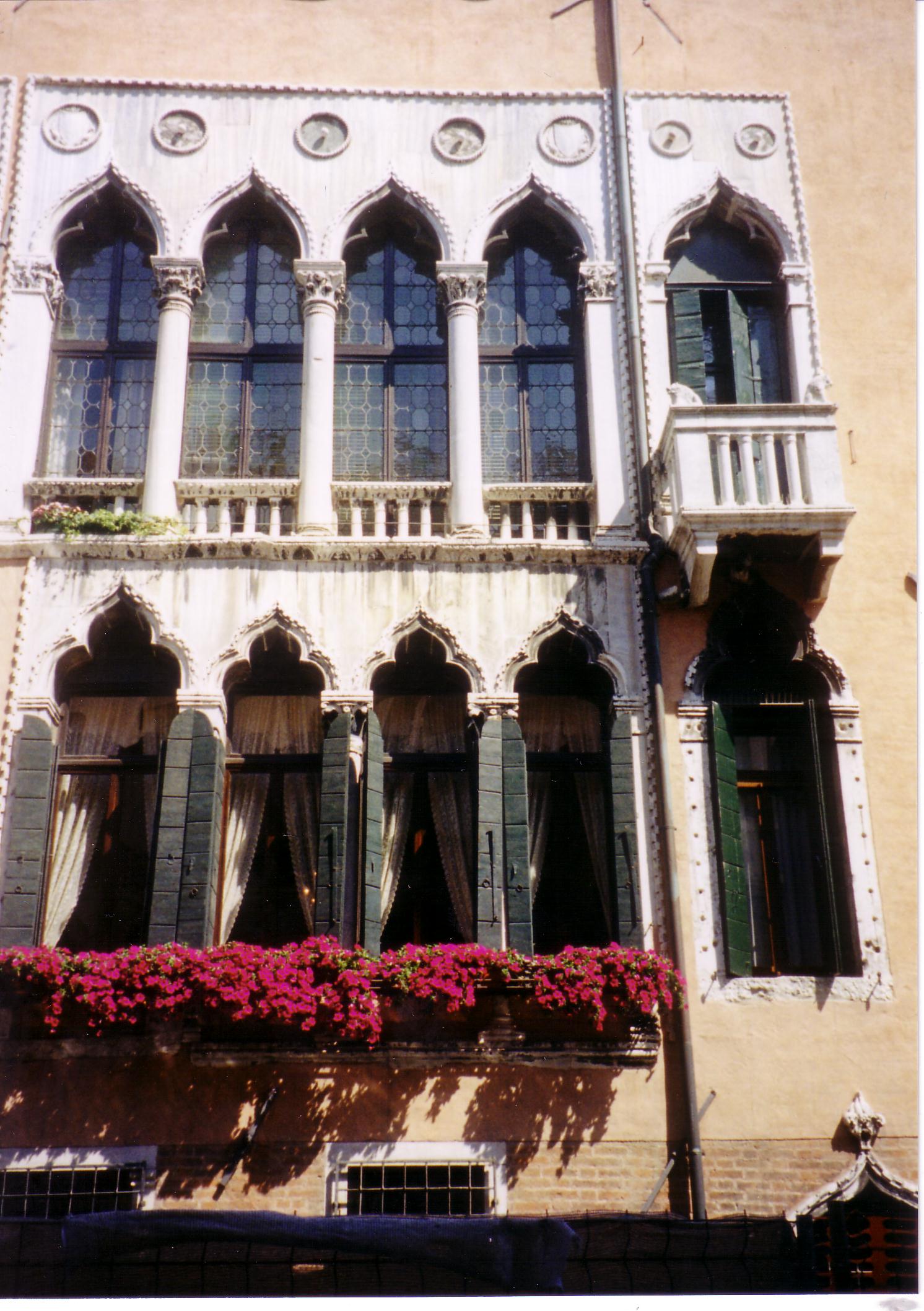 Film 1. Palazzo Priuli (Castello 4979a) (showing upper and lower windows)
