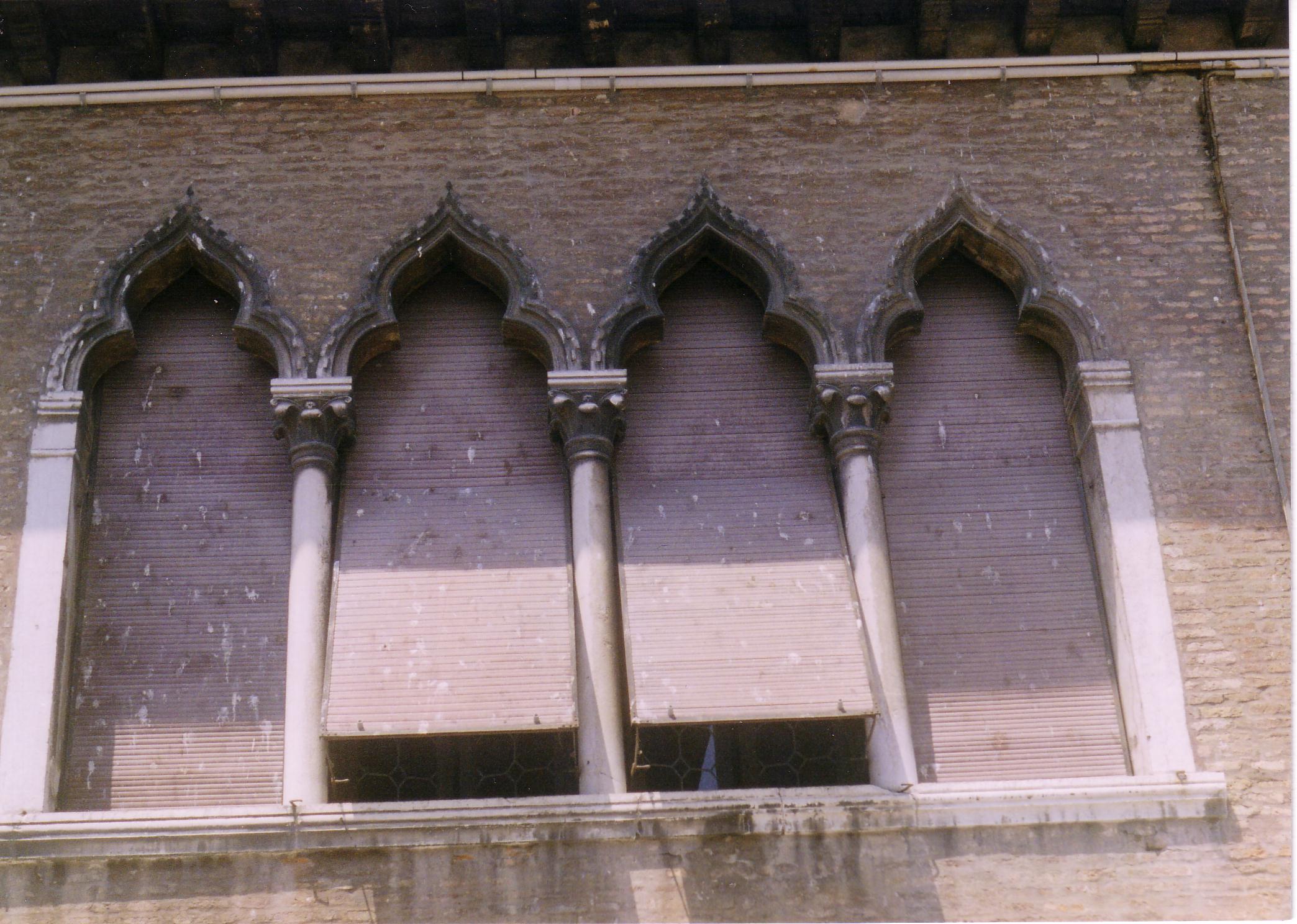 Windows of the Casa Foscolo-Corner (Dorsoduro 2931) at Campo Santa Margherita - on C del Forno side (Chess House)