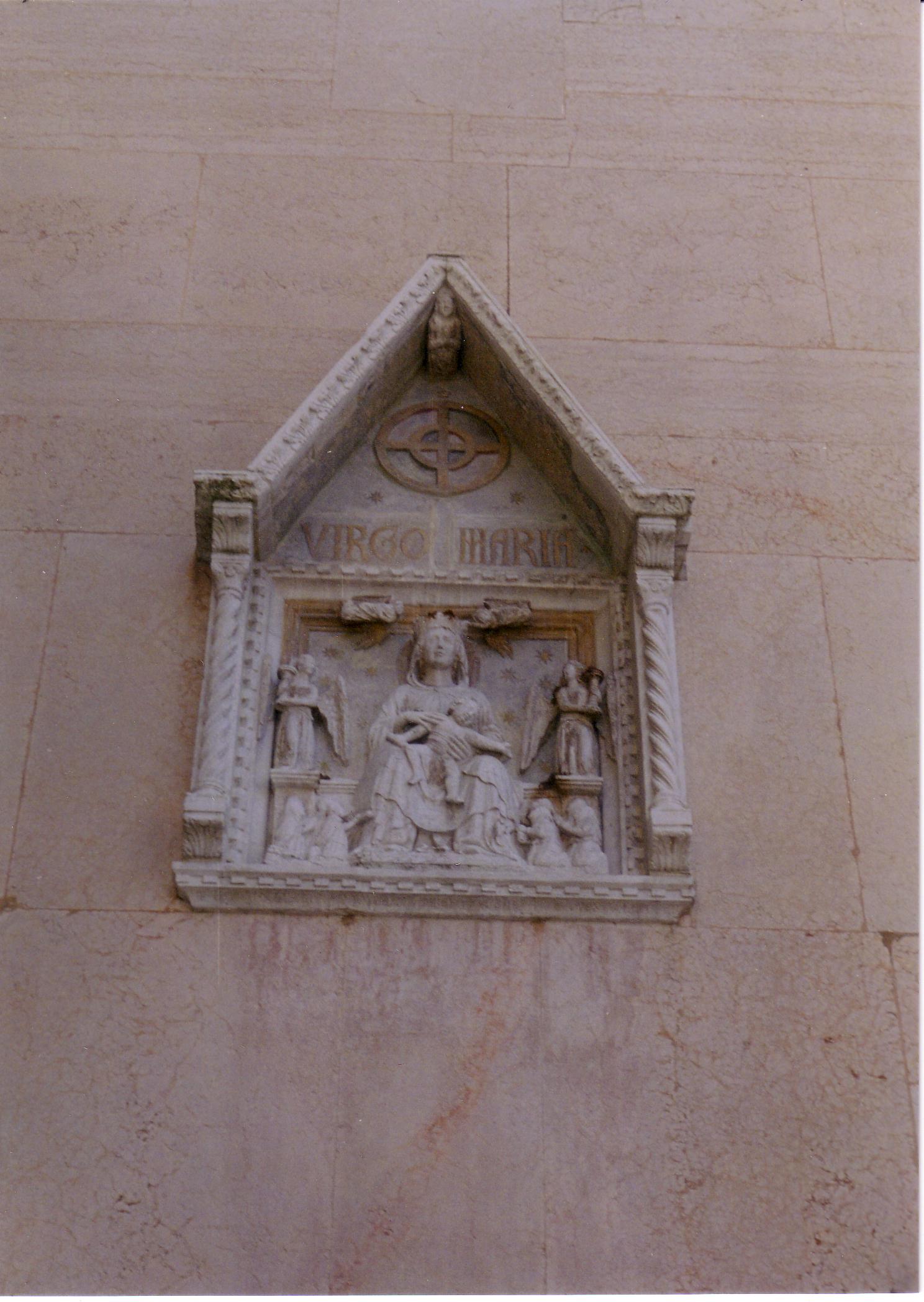Exterior detail: ‘Madonna’ Next to the door of the Accademia di Bell Arti