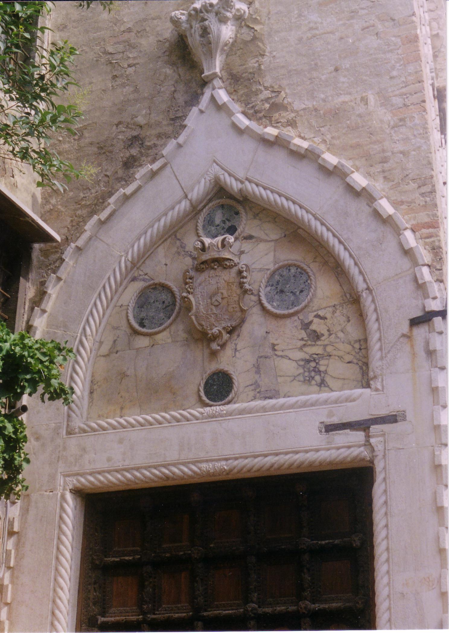 Door-Head and wooden portal. Palazzo Sanudo; also known as the Palazzo Soranzo Van Axel (Cannaregio 6099)
