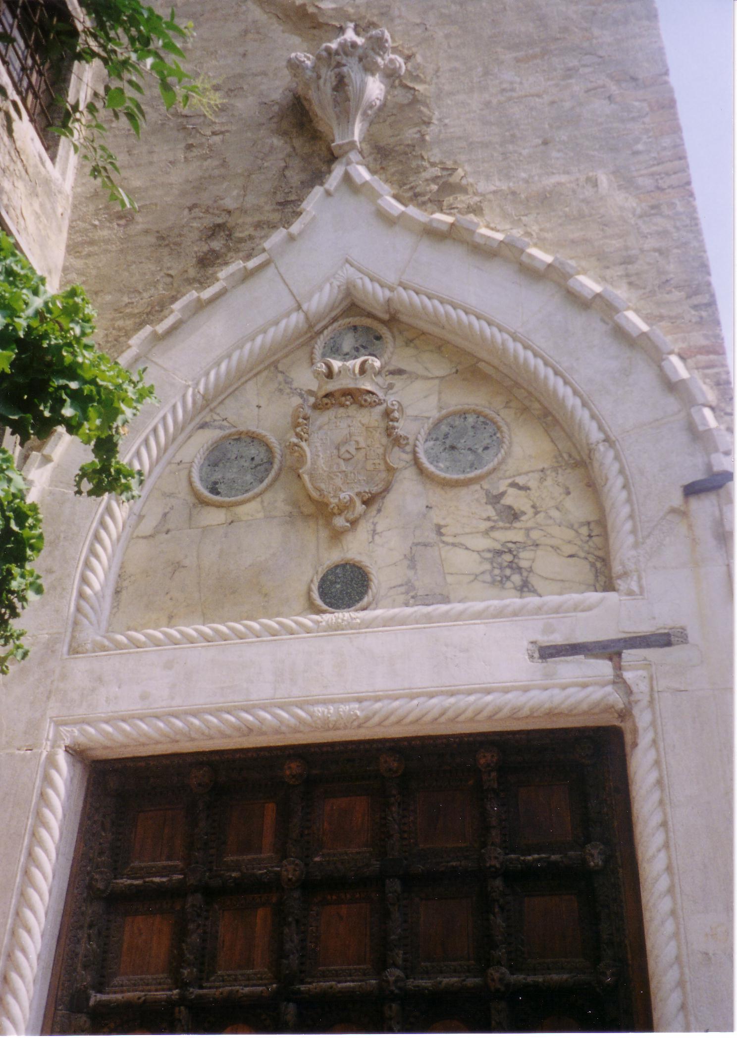 Door-Head and wooden portal. Palazzo Sanudo; also known as the Palazzo Soranzo Van Axel. (Cannaregio 6099)