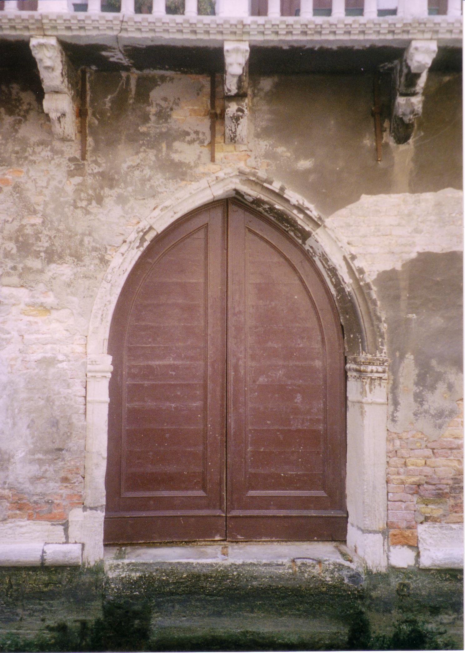 Water-Gate entrance: Palazzo Bragadin-Carabba, (Cannaregio 6050)