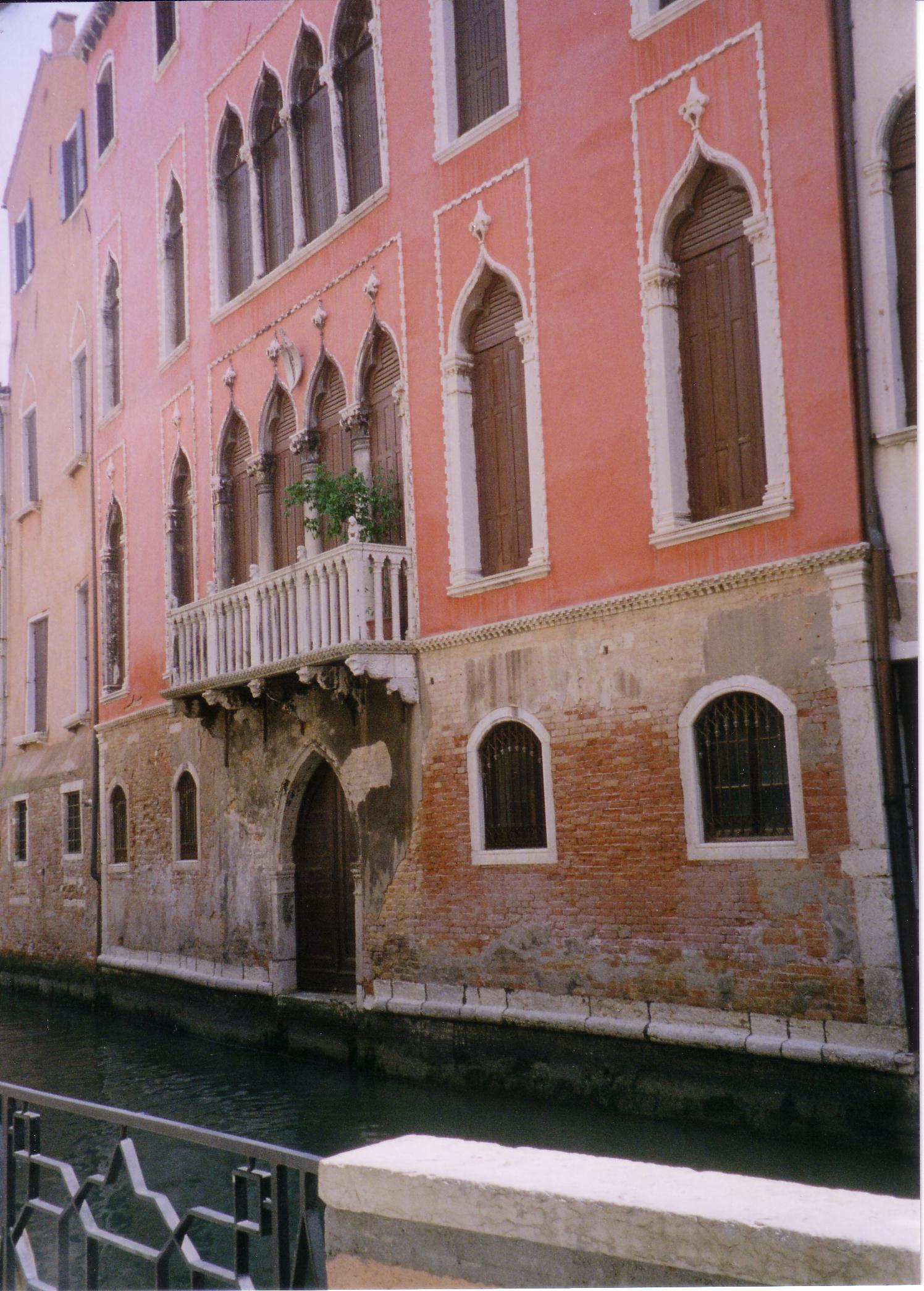 Balcony with lions: Palazzo Bragadin-Carabba (Cannaregio 6050)