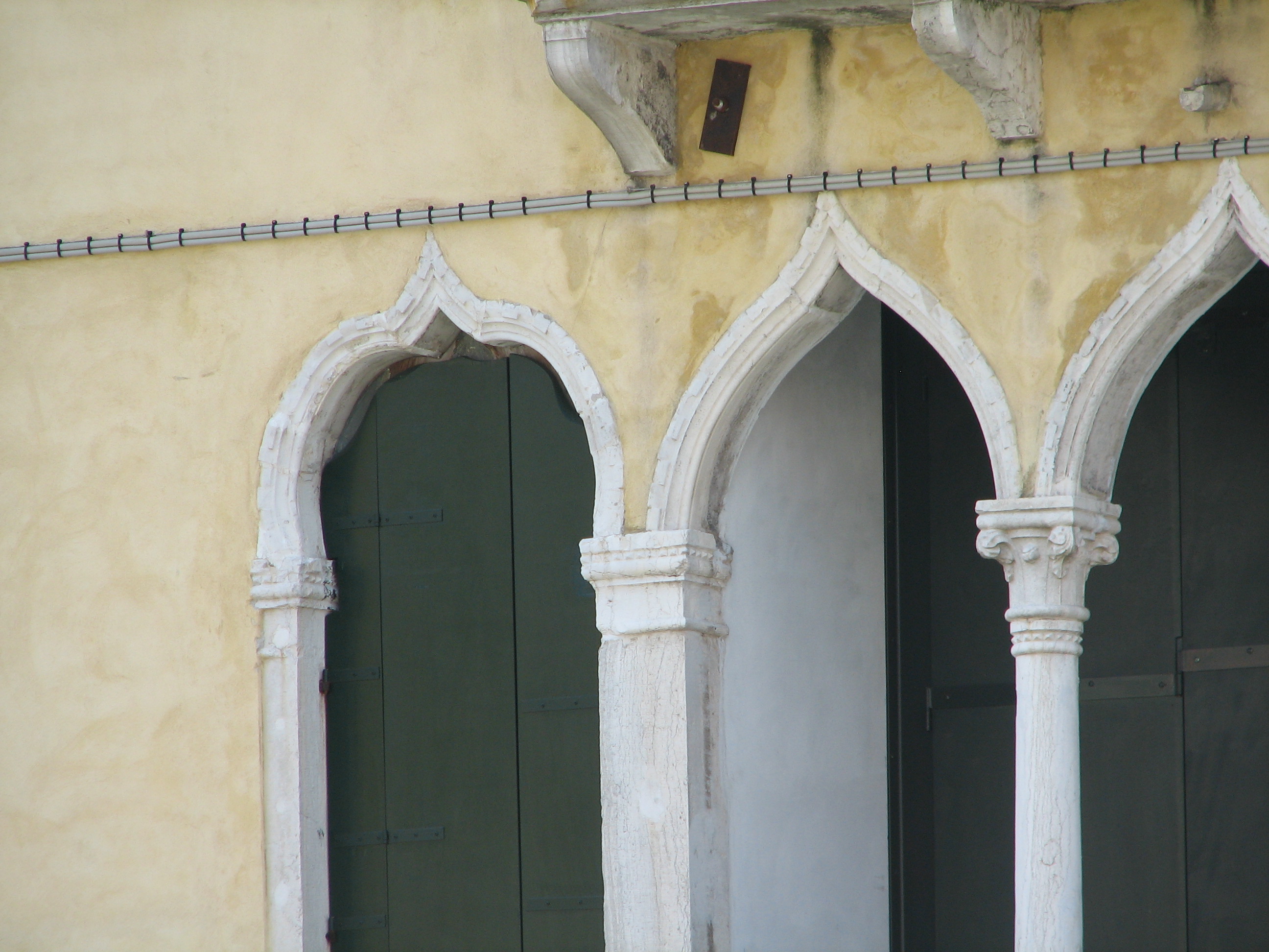 Palazzo Cendon (Cannaregio 534) at Fondamenta Savorgnan. Window drawn by Ruskin.