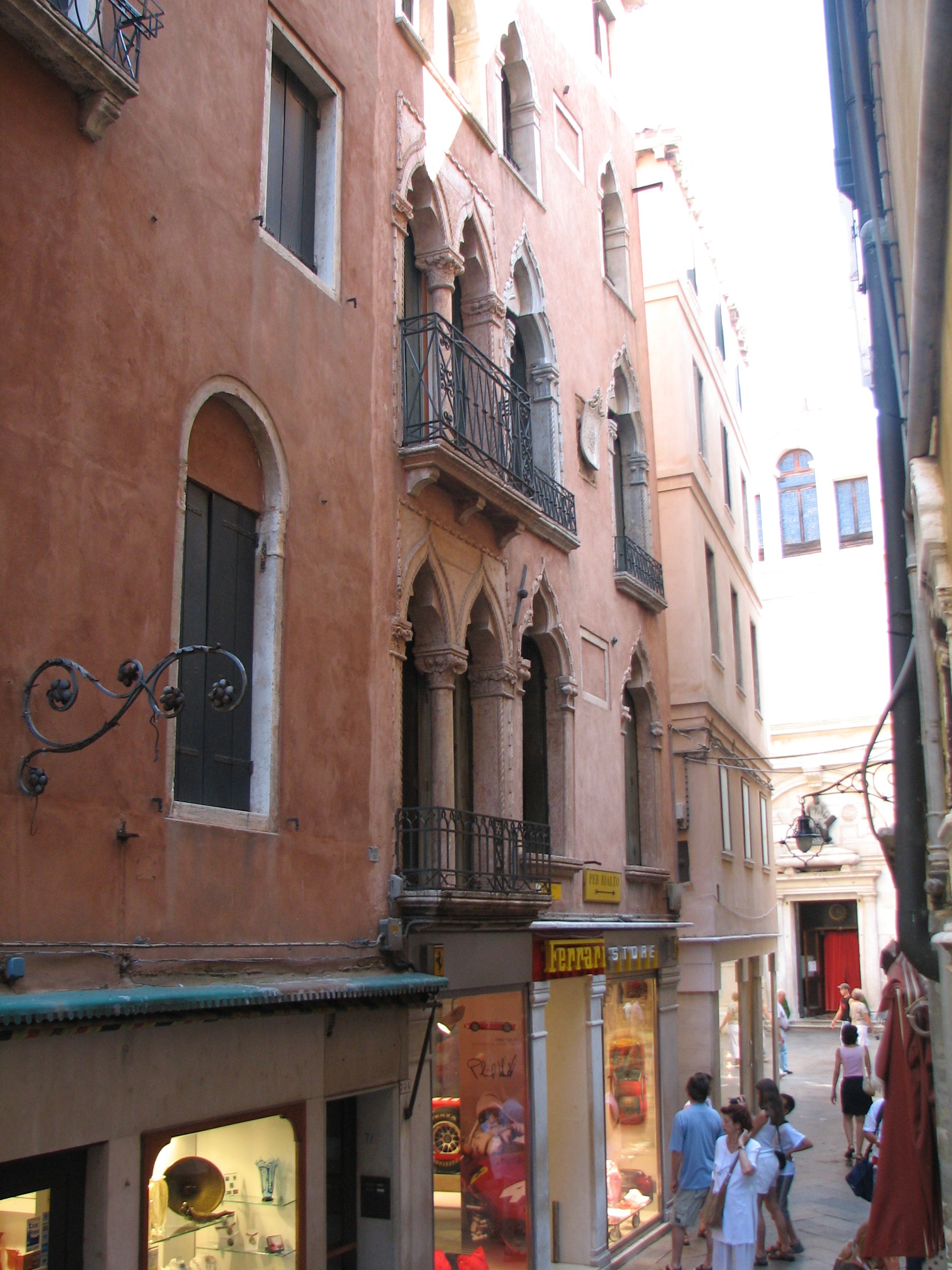 Two adjoining houses in Merceria S. Zulian with the detached 4th Order windows of House No 6, Ca’ Molin (S. Marco 783) to the right