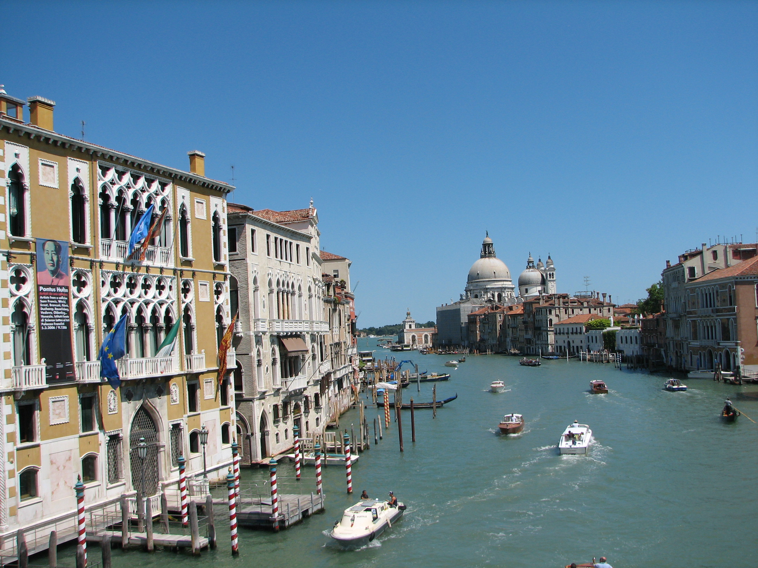 Palazzo Gussoni Cavalli Franchetti (left) (S. Marco 2847) from the Ponte de l Accademia.