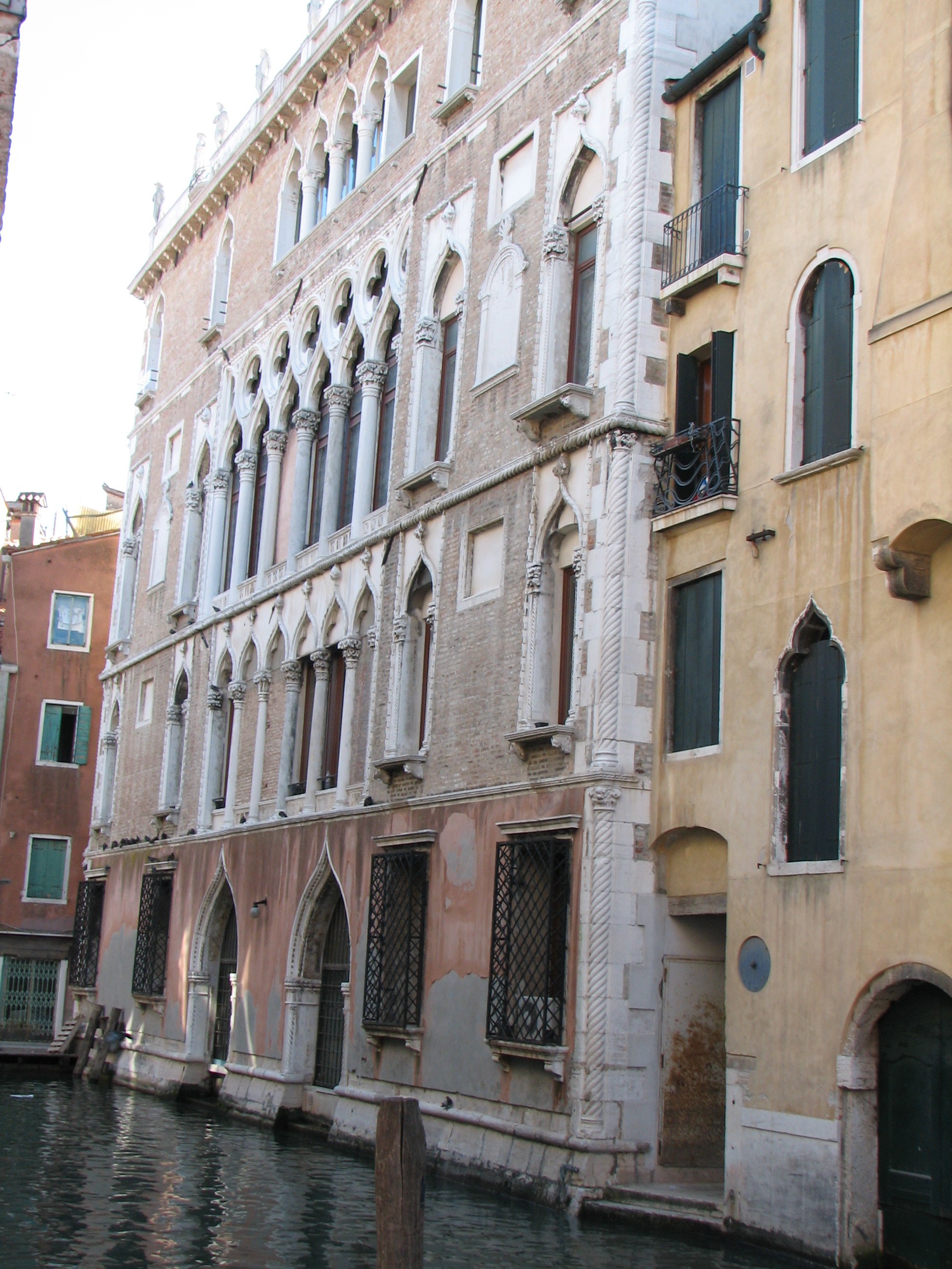 Palazzo Giustinian Facconon on rio della Fava (S. Marco 5016)