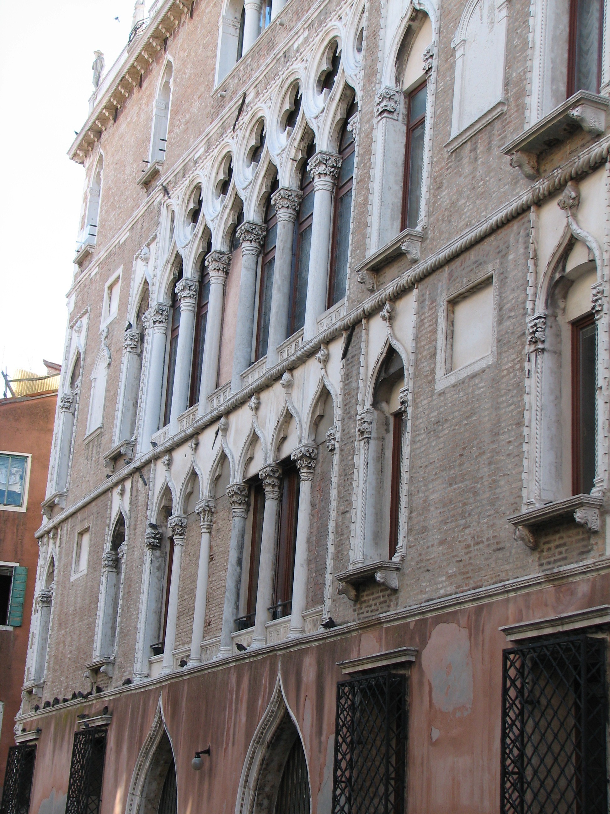 Palazzo Giustinian Facconon on rio della Fava (S. Marco 5016)
