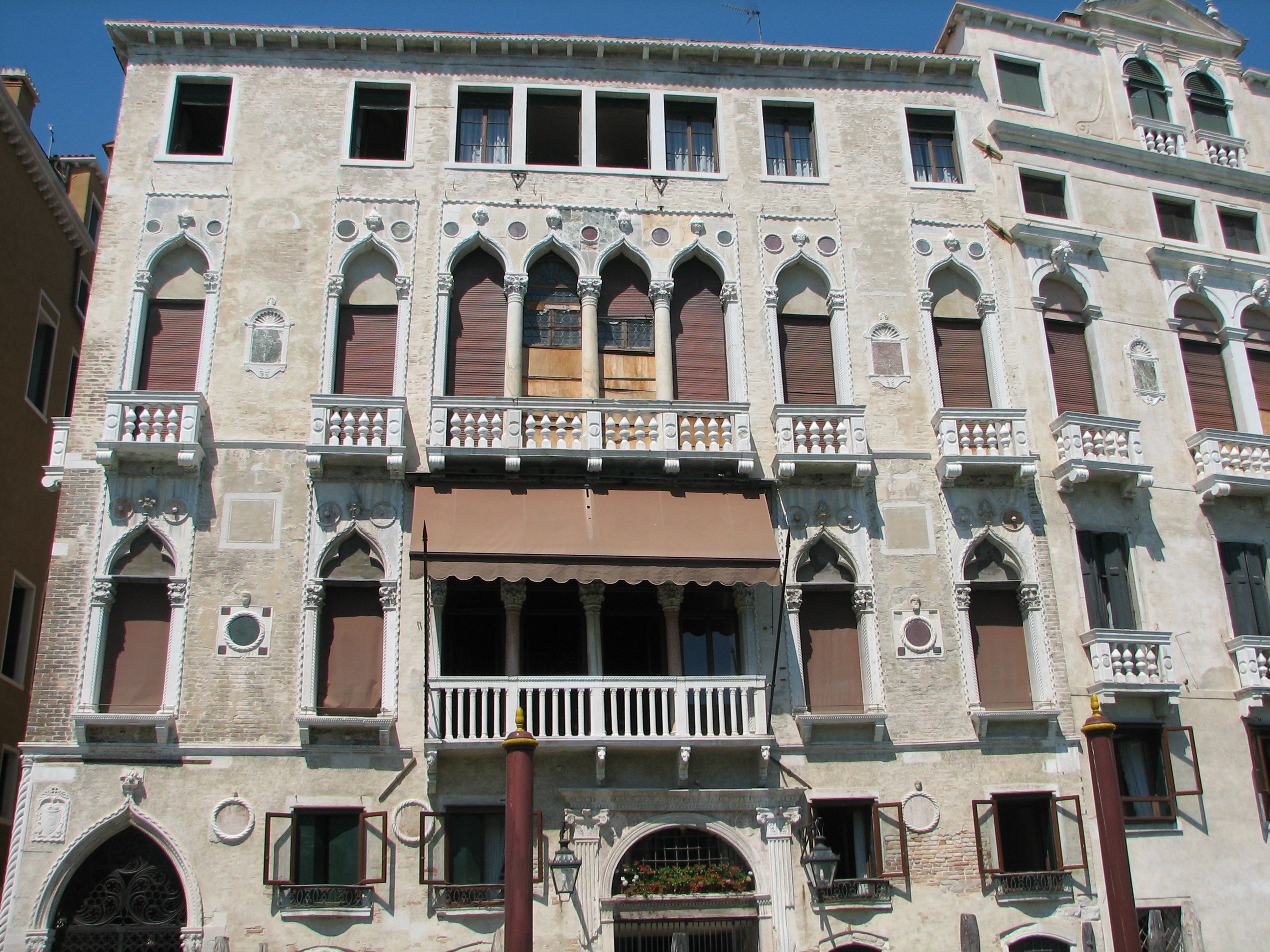Palazzo Barbaro (S. Marco 2840) (Grand Canal).