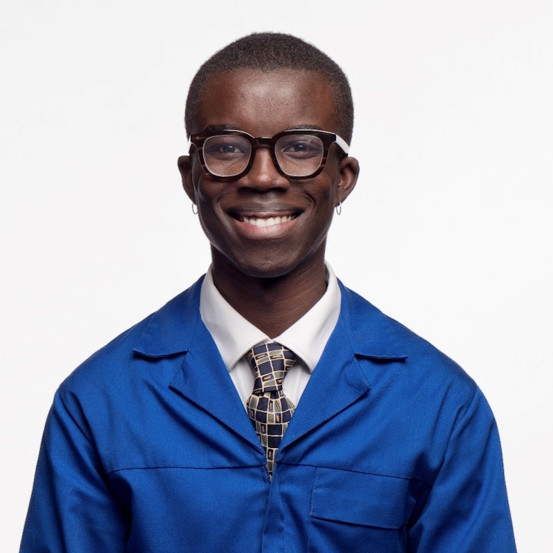 Image of Emmanuel wearing a blue lab coat