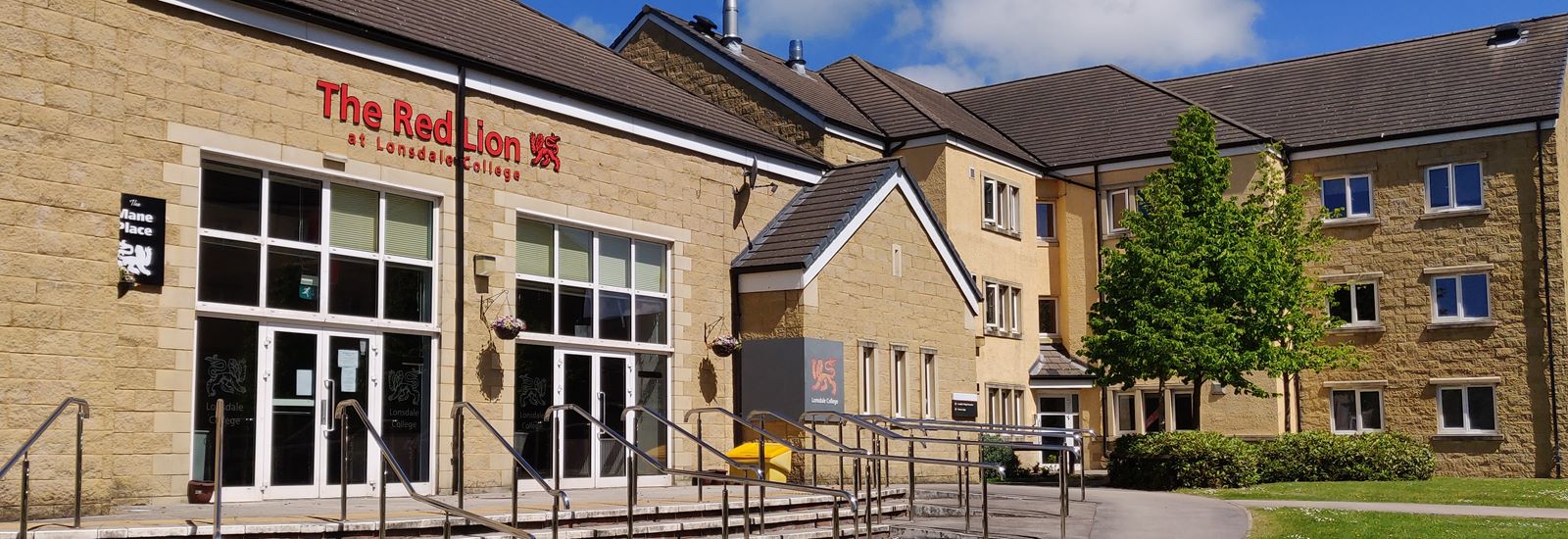 Lonsdale College, Red Lion close-up