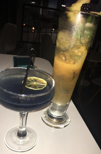 Two different coloured cocktails