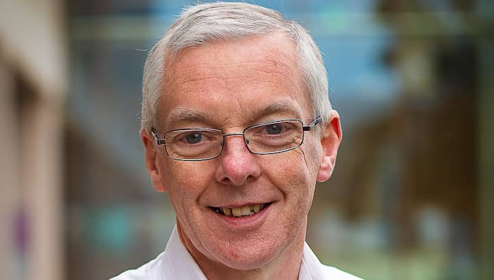 A picture of Dr Bob Lauder.