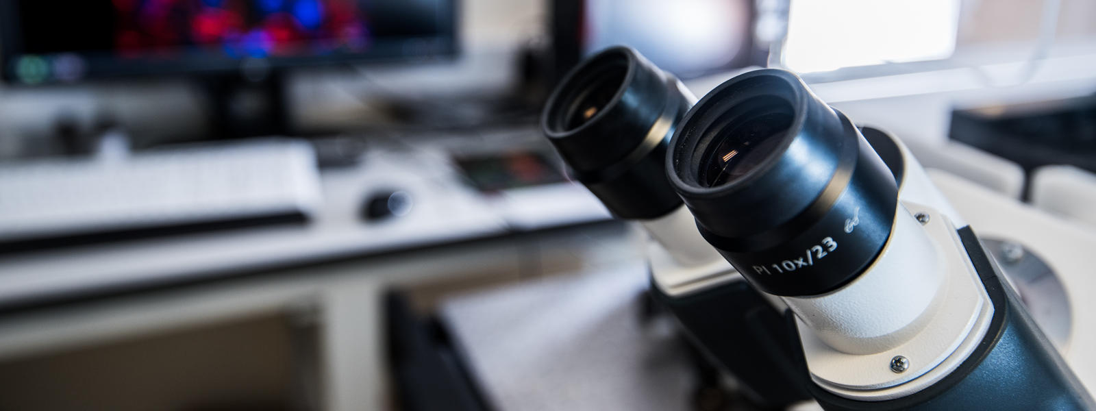 A close up of a microscope in a laboratory.