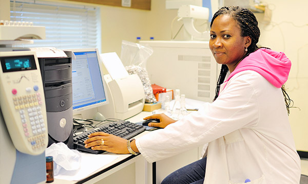 A researcher uses a workstation in the Environmental Chemistry Labs