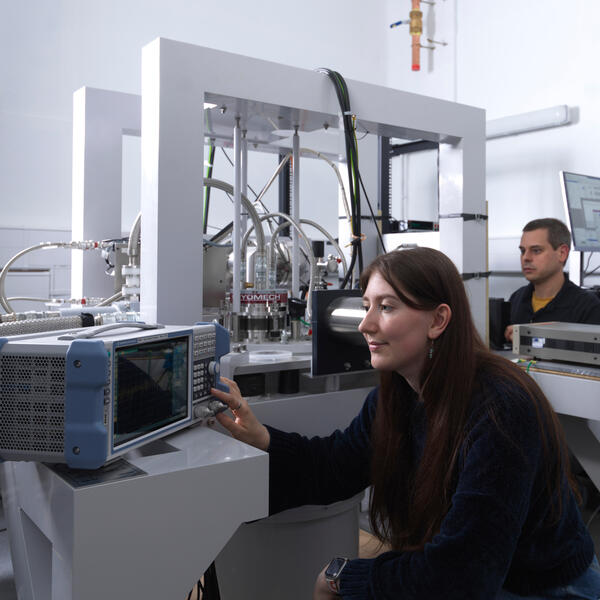 An academic and a student in the ULT IsoLab pod