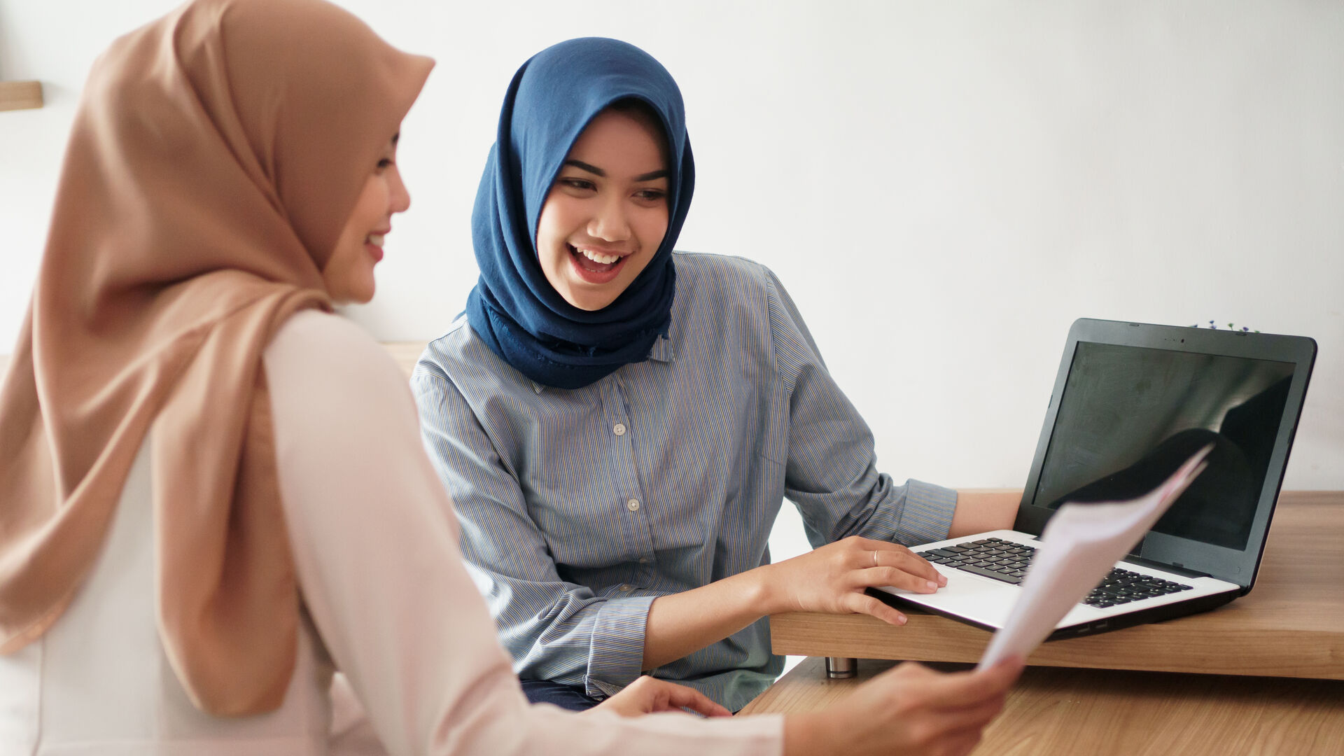 Students working together