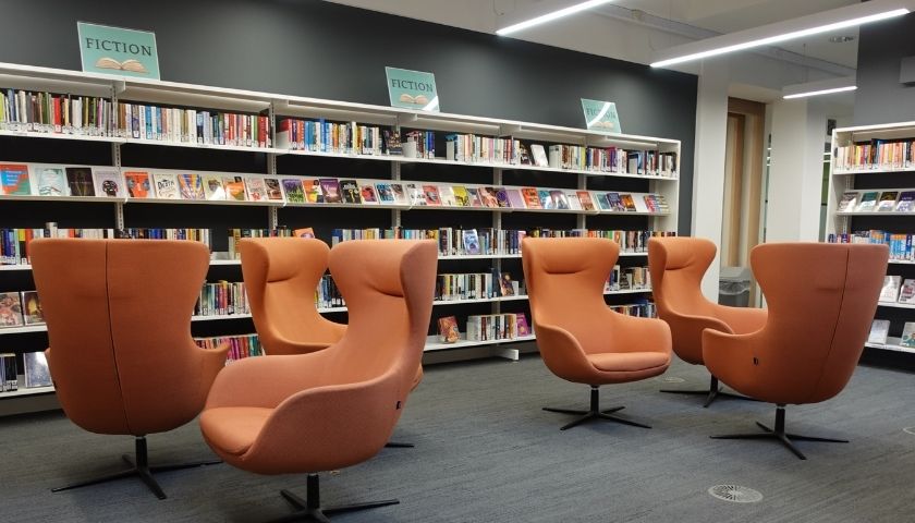 Image of the leisure reading area and seating.