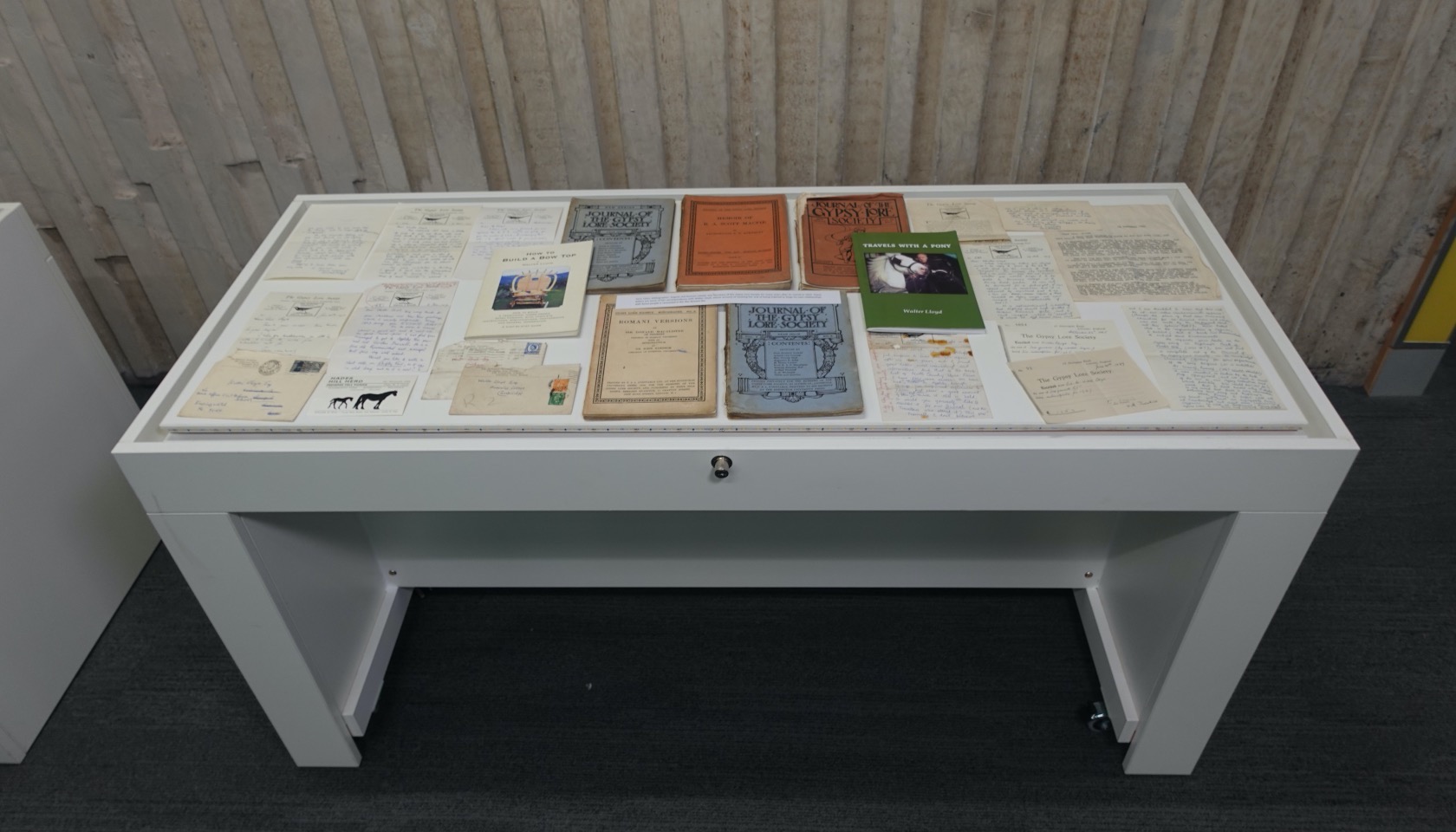 Exhibition case with a selection of letters and other documents.
