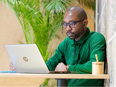 Lady sitting in a computer lab