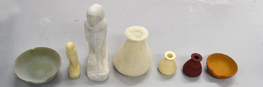 The printed replicas of the museum artefacts 