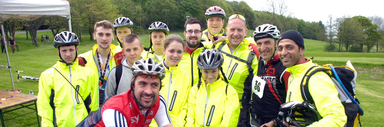 Members of Lancaster Youth Challenge and Olympic track cyclist and gold medallist Jason Queally, an alumnus of Lancaster University, at the Roses Weekend.