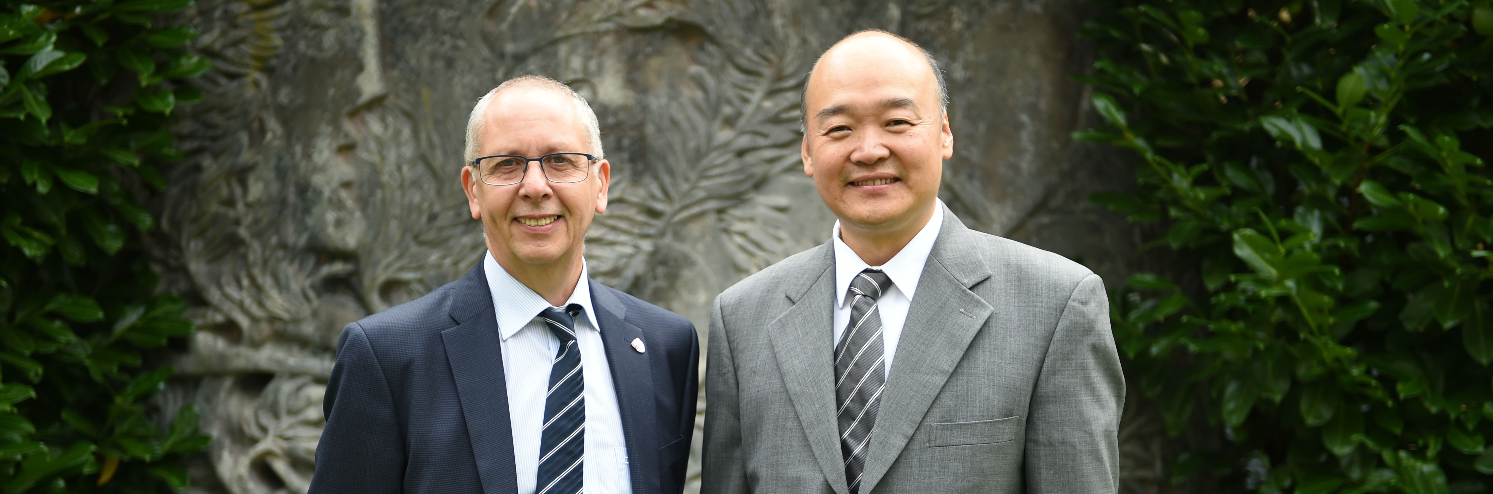 Professor Steve Bradley, Pro-Vice-Chancellor International at Lancaster University, and Consul General SUN Dali. Copyright DPP, Lancaster University.