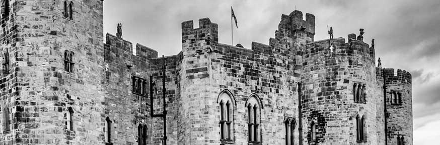 Alnwick Castle © Sue Burton Photography Ltd / Shutterstock.com.