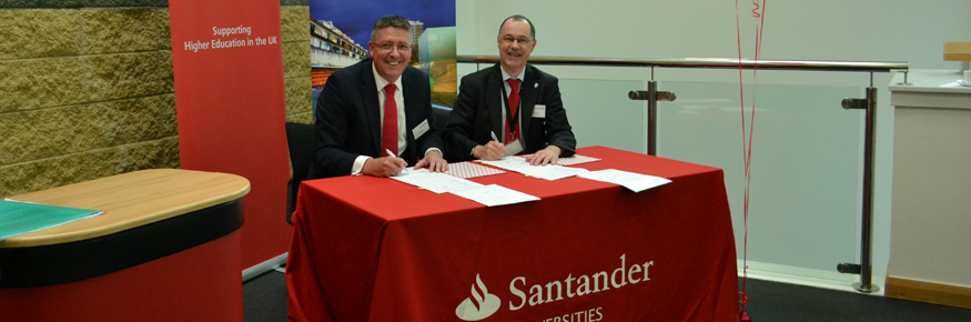 Matt Hutnell, Director of Santander Universities, with the Vice-Chancellor Professor Mark E.Smith (right)  