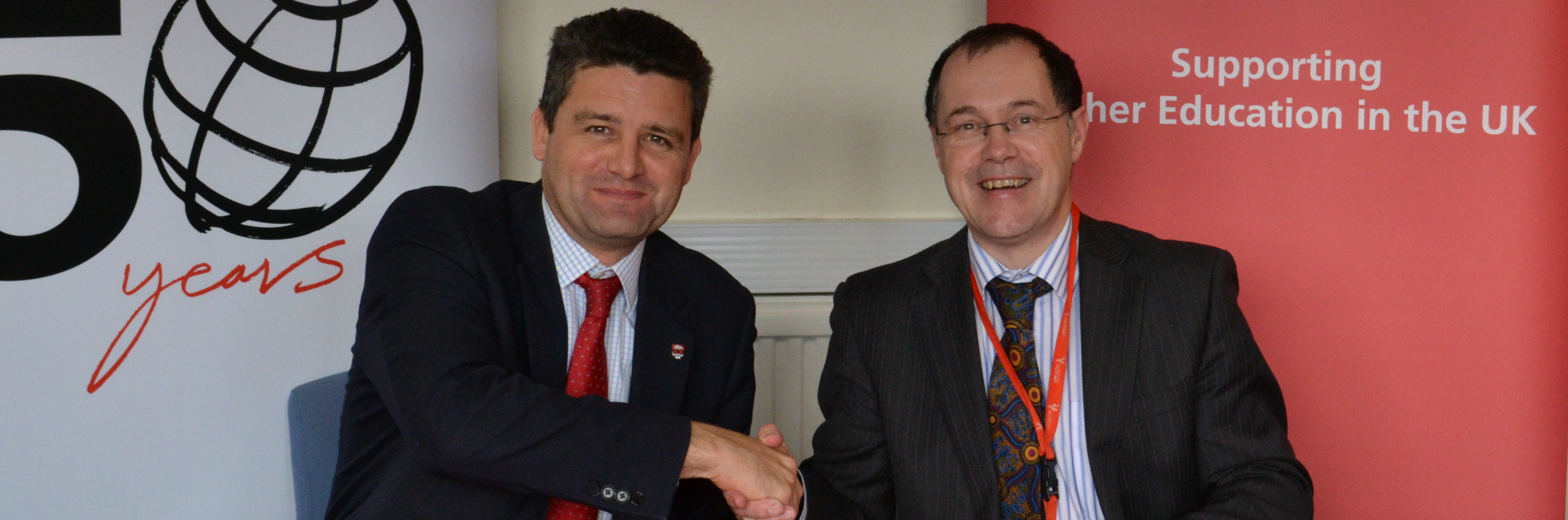 Simon Bray, Director of Santander Universities UK, and Professor Mark E Smith, Vice-Chancellor