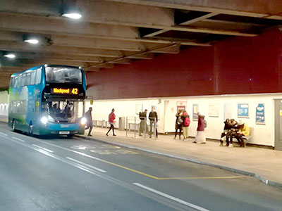 Buss parked at the Buss stop 'Underpass' on Campus.