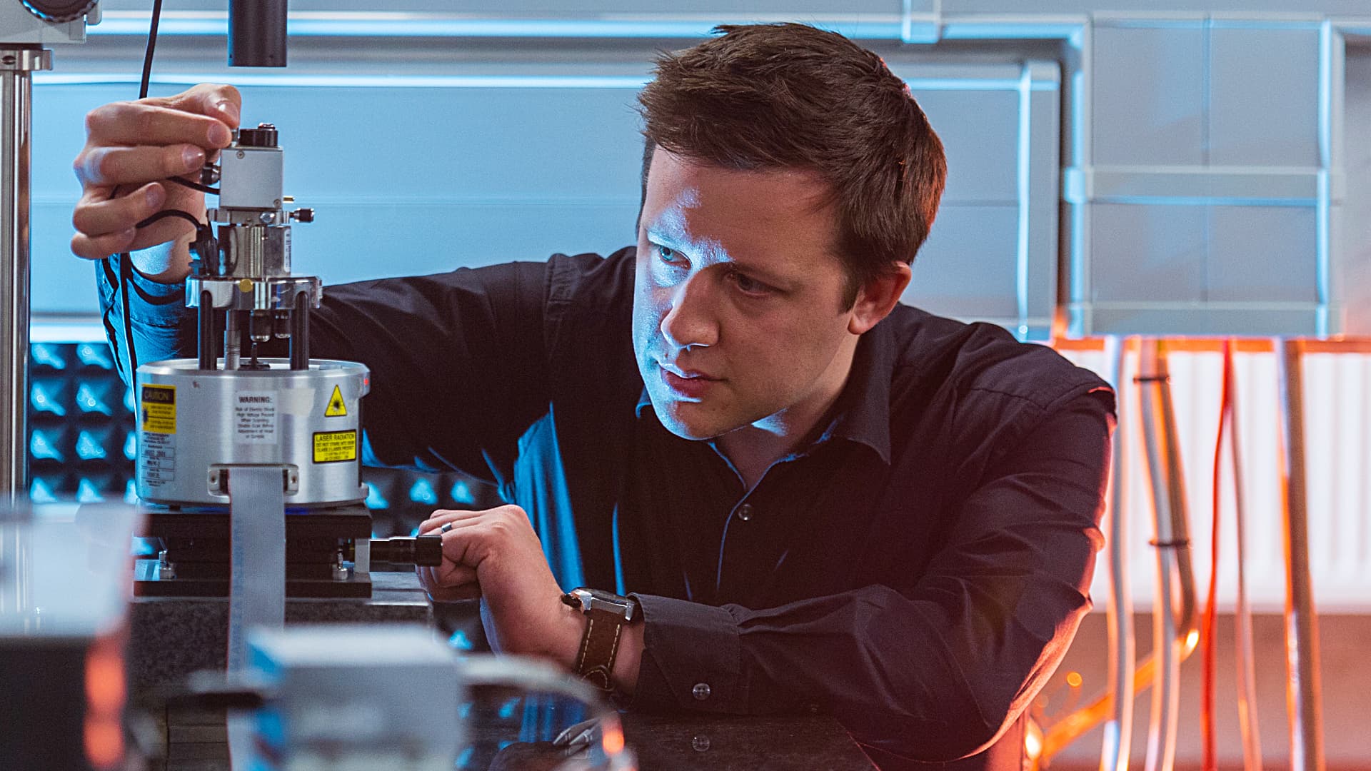 A researcher at work in the Physics Isolab